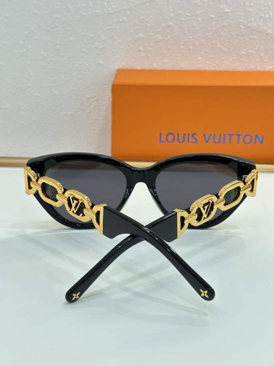 Picture of Louis Vuitton Sunglasses _SKUfw76770147fw